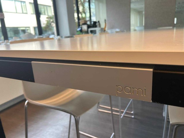 Pami - hoge vergaderset incl krukken - vergadertafel - afbeelding 5 van  5