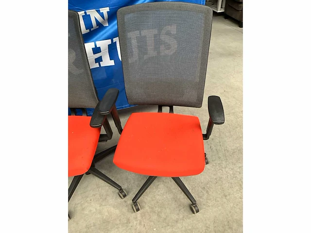 Pami bureaustoelen (4x) + vergaderstoel - afbeelding 6 van  13
