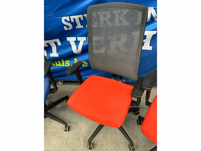 Pami bureaustoelen (4x) + vergaderstoel - afbeelding 8 van  13
