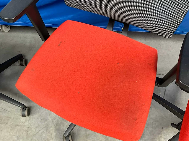 Pami bureaustoelen (4x) + vergaderstoel - afbeelding 9 van  13