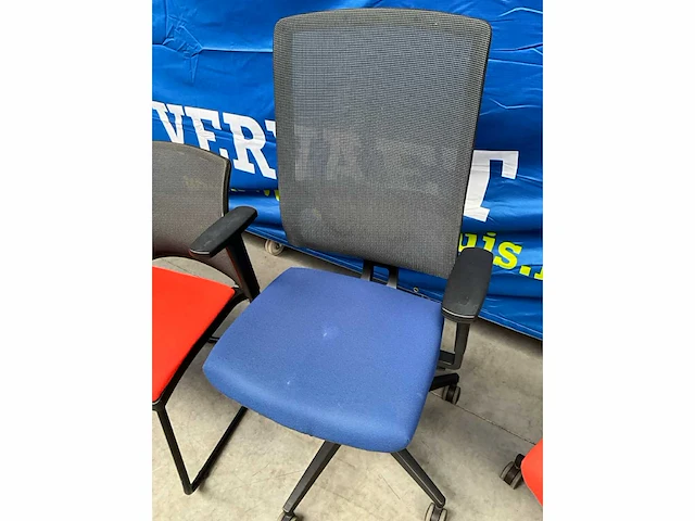 Pami bureaustoelen (4x) + vergaderstoel - afbeelding 10 van  13