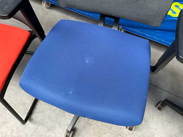 Pami bureaustoelen (4x) + vergaderstoel - afbeelding 11 van  13