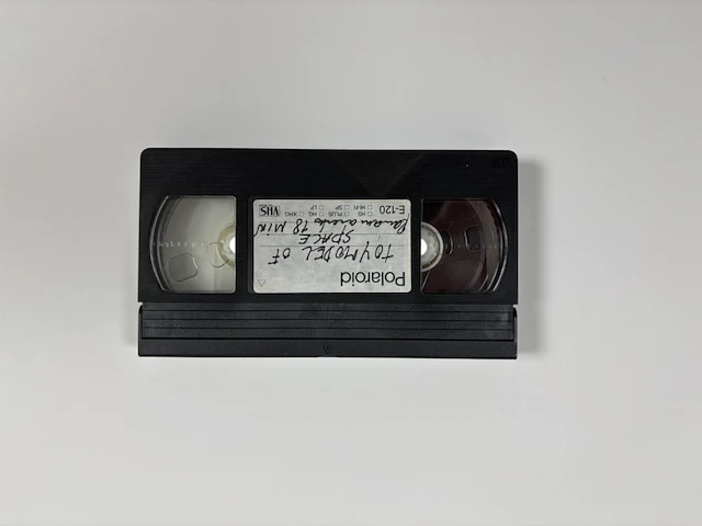 Panamarenko - casette toymodel of space - gesigneerd - afbeelding 1 van  2