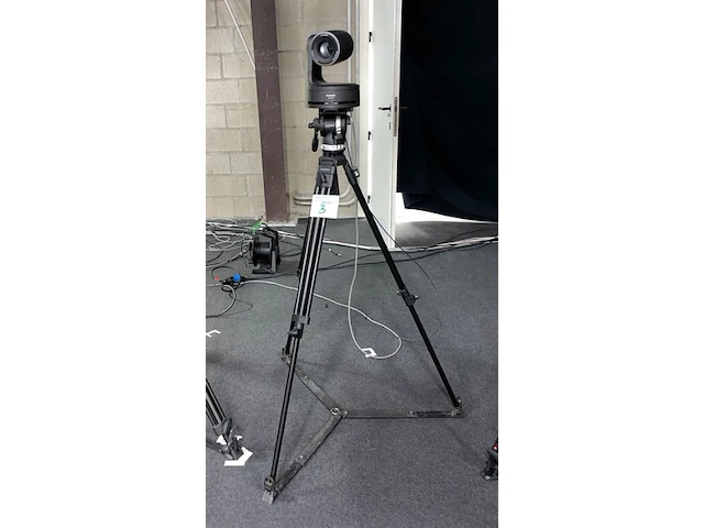 Panasonic hd integrated camera op sachter statief - afbeelding 1 van  7