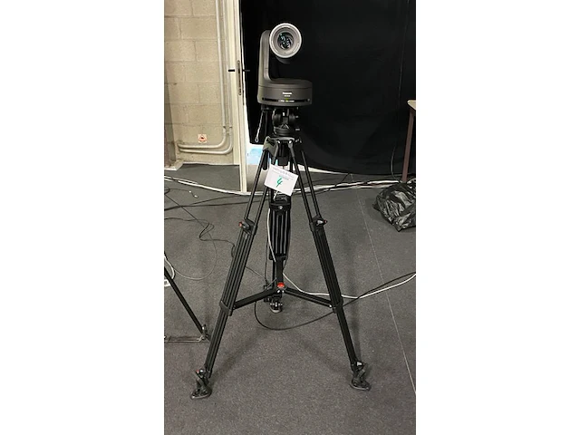 Panasonic hd integrated camera op viltrox statief - afbeelding 1 van  5