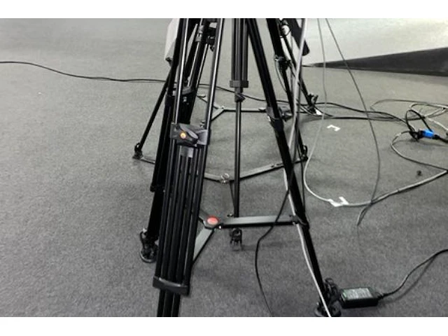 Panasonic hd integrated camera op viltrox statief - afbeelding 5 van  5