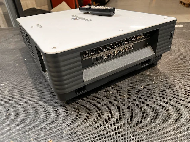Panasonic pt-d5700e projector - afbeelding 2 van  3