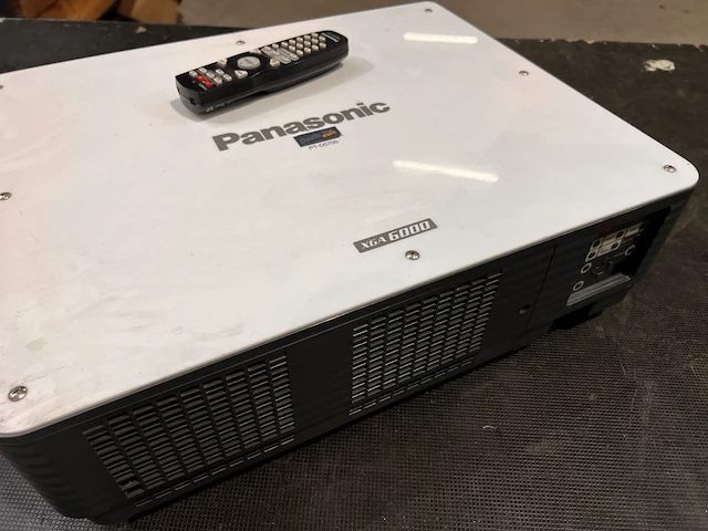 Panasonic pt-d5700e projector - afbeelding 3 van  3