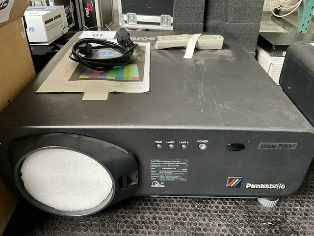 Panasonic pt-d7700 projector - afbeelding 1 van  5