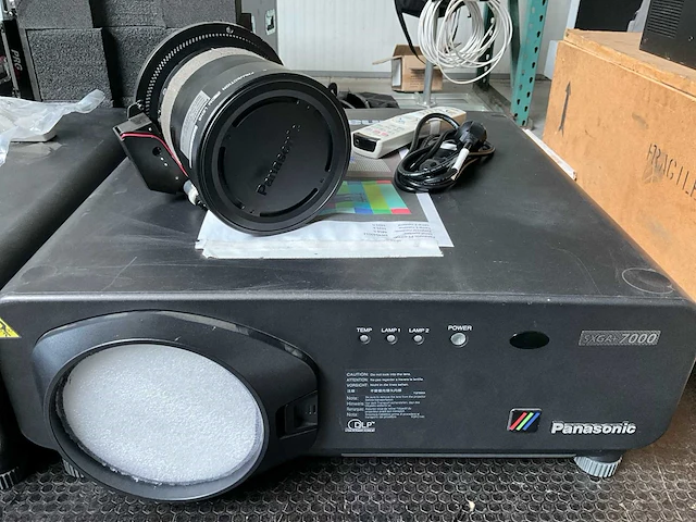 Panasonic pt-d7700 projector - afbeelding 1 van  5