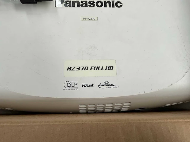 Panasonic pt-rz370 dlp full hd projector - afbeelding 2 van  4