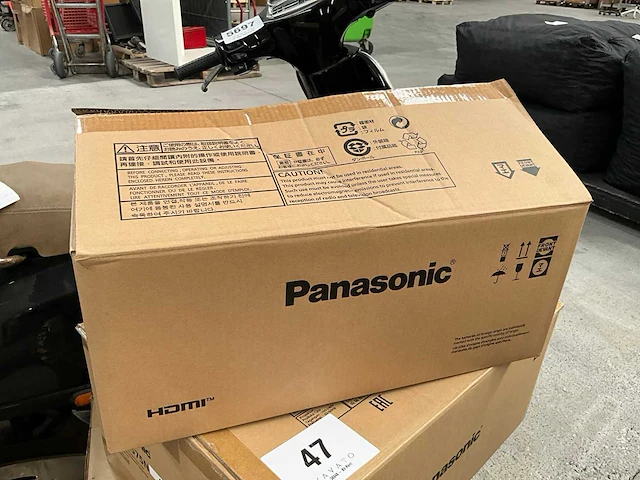 Panasonic pt-rz370 dlp full hd projector - afbeelding 4 van  4