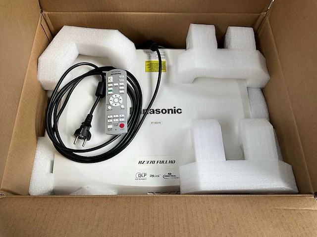 Panasonic pt-rz370 dlp full hd projector - afbeelding 1 van  3