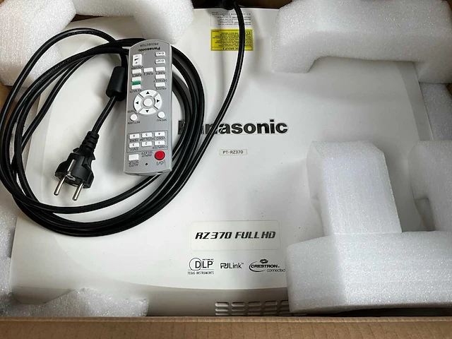 Panasonic pt-rz370 dlp full hd projector - afbeelding 2 van  3