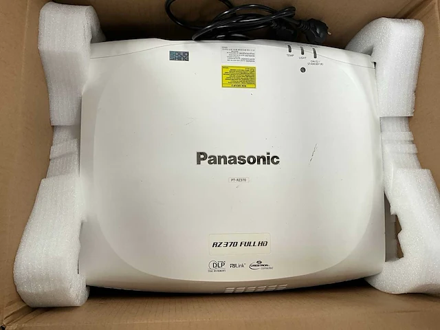 Panasonic pt-rz370 dlp full hd projector - afbeelding 1 van  4
