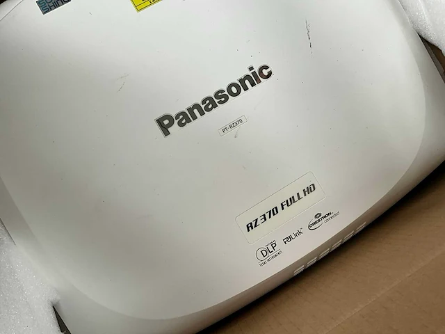 Panasonic pt-rz370 dlp full hd projector - afbeelding 2 van  4