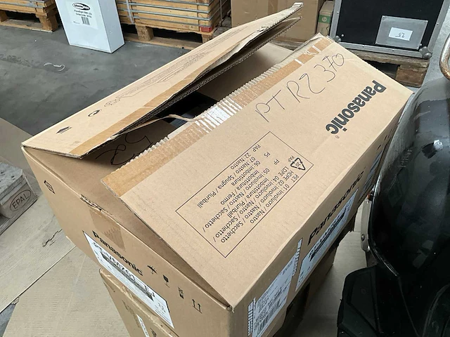 Panasonic pt-rz370 dlp full hd projector - afbeelding 4 van  4