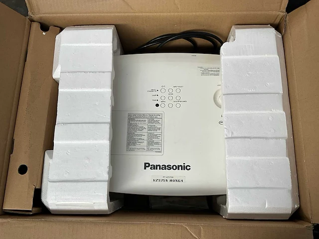 Panasonic pt-vz575n wuxga projector - afbeelding 1 van  3