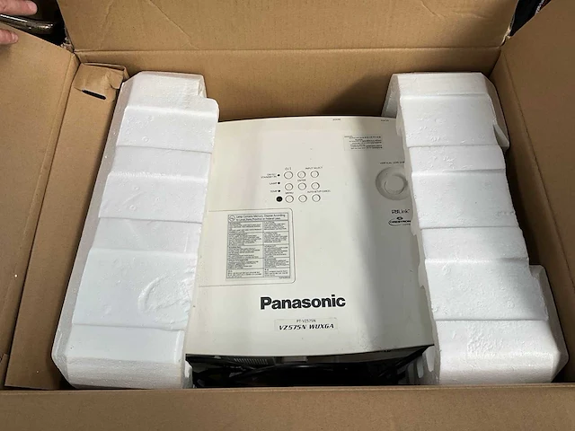 Panasonic pt-vz575n wuxga projector - afbeelding 1 van  4