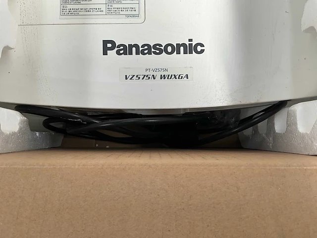 Panasonic pt-vz575n wuxga projector - afbeelding 3 van  4