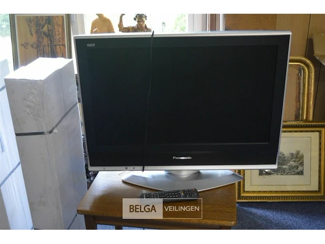 Panasonic tv met bijzettafel - werking onbekend - afbeelding 1 van  6