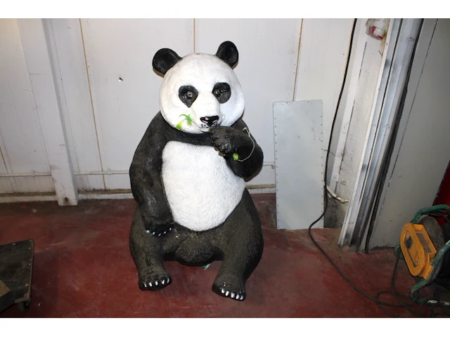 Panda in kunststof - afbeelding 2 van  5