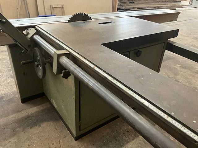 Paneelzaagmachine vertongen azo5n2708 - afbeelding 13 van  13
