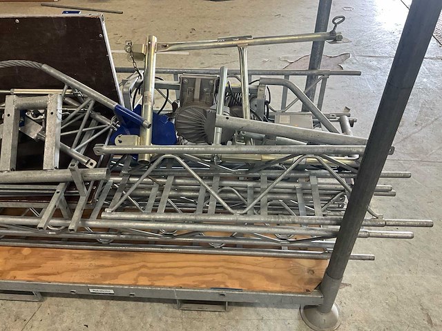 Pannenlift voor dakwerken apache 5 - afbeelding 8 van  15