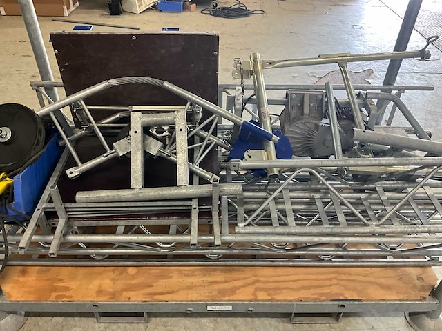 Pannenlift voor dakwerken apache 5 - afbeelding 9 van  15