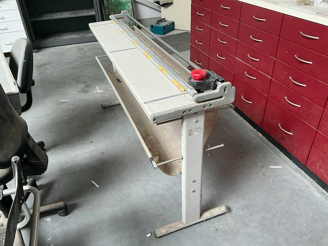 Papier snij machine - afbeelding 1 van  3