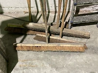 Papierhouder en borstels - afbeelding 2 van  3