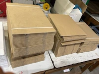 Papierhouder, vuilnisbakjes, poetsmateriaal - afbeelding 9 van  10