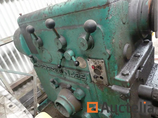 Parallelle metalen draaibankprogres n425 - afbeelding 15 van  15