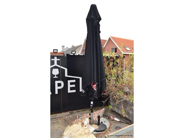 Parasol met voet - afbeelding 1 van  1