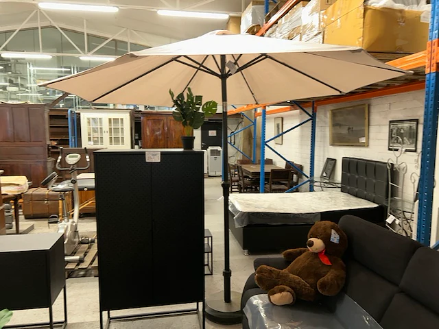 Parasol met voet - afbeelding 1 van  5