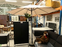 Parasol met voet