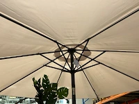 Parasol met voet - afbeelding 2 van  5