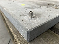 Parasol met zware natuursteen voet op wielen - afbeelding 2 van  5