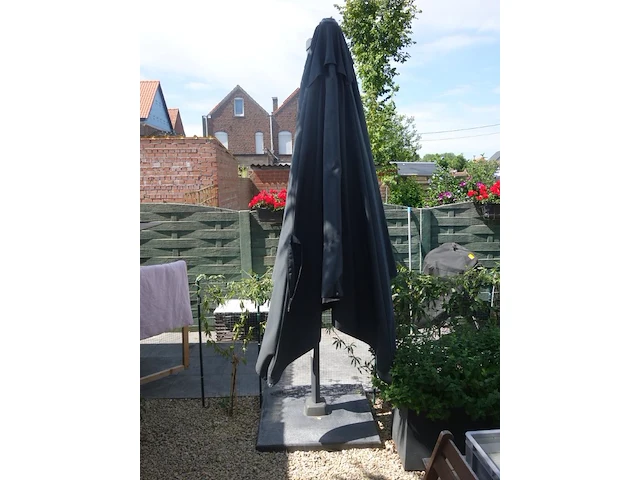 Parasol op voet - afbeelding 1 van  3