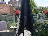 Parasol op voet - afbeelding 1 van  3