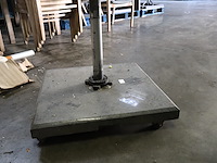 Parasol op voet - afbeelding 2 van  3