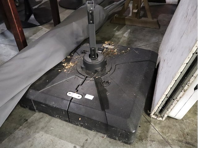 Parasol op voet - afbeelding 2 van  5