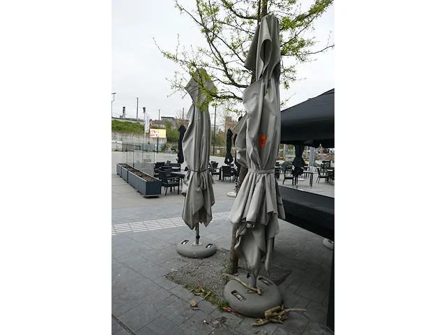 Parasols met voeten 2 stuks - afbeelding 1 van  4