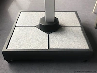 Parasolvoet 100x100 cm met wielen (excl. tegels) - afbeelding 1 van  5