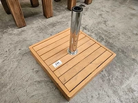 Parasolvoet met teak frame 30kg cement met inox buis - afbeelding 1 van  2