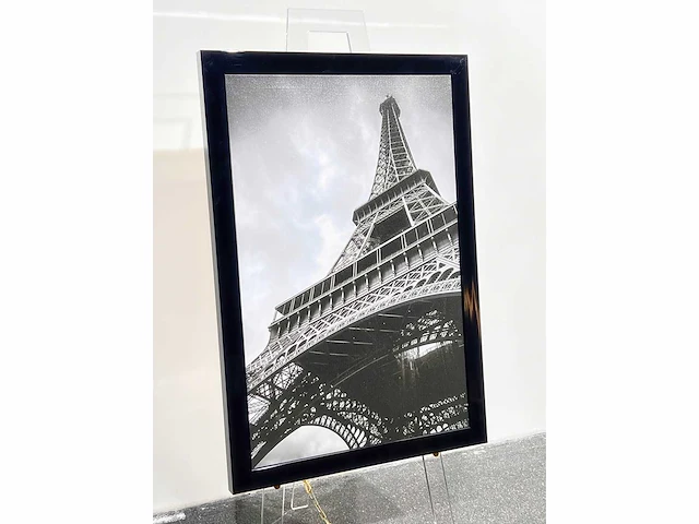 Parijs - eiffeltorens - fotokunst op cavas & vernis - luxe large black piano gloss - afmeting +- / 70x90 cm - afbeelding 2 van  5
