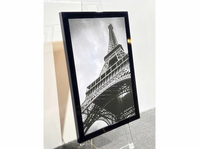 Parijs - eiffeltorens - fotokunst op cavas & vernis - luxe large black piano gloss - afmeting +- / 70x90 cm - afbeelding 3 van  5