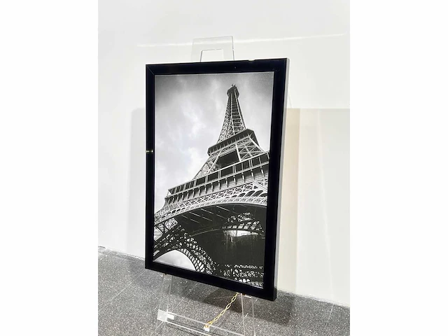 Parijs - eiffeltorens - fotokunst op cavas & vernis - luxe large black piano gloss - afmeting +- / 70x90 cm - afbeelding 4 van  5