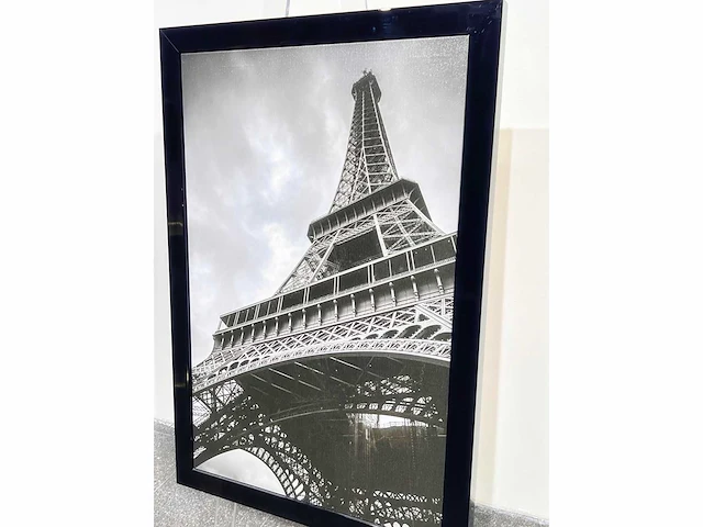 Parijs - eiffeltorens - fotokunst op cavas & vernis - luxe large black piano gloss - afmeting +- / 70x90 cm - afbeelding 5 van  5