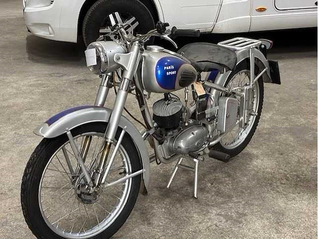 Paris sport - oldtimer - motorfiets - afbeelding 1 van  6